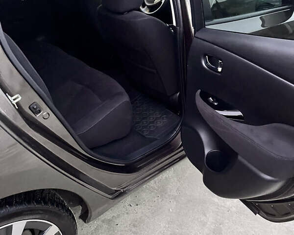 Ниссан Лиф, объемом двигателя 0 л и пробегом 117 тыс. км за 8300 $, фото 10 на Automoto.ua