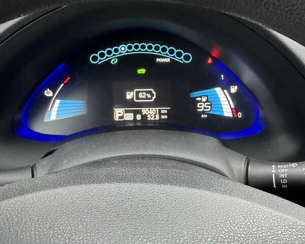 Ниссан Лиф, объемом двигателя 0 л и пробегом 90 тыс. км за 5000 $, фото 1 на Automoto.ua