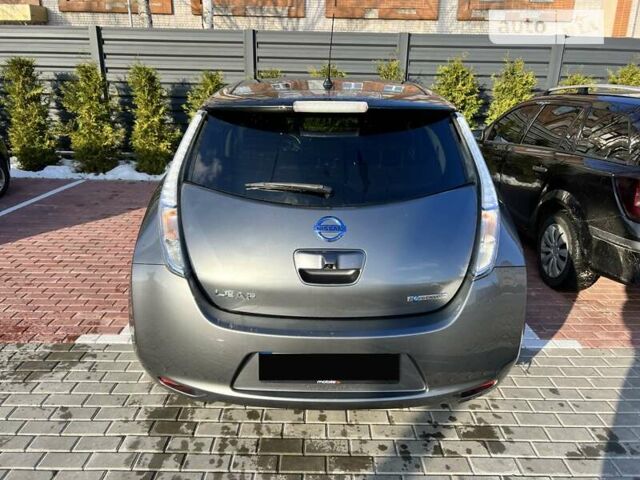 Ниссан Лиф, объемом двигателя 0 л и пробегом 66 тыс. км за 10000 $, фото 4 на Automoto.ua