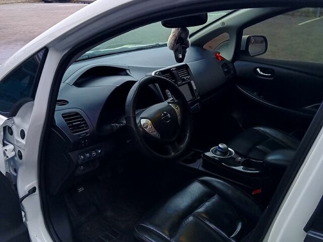 Ниссан Лиф, объемом двигателя 80 л и пробегом 137 тыс. км за 5700 $, фото 4 на Automoto.ua