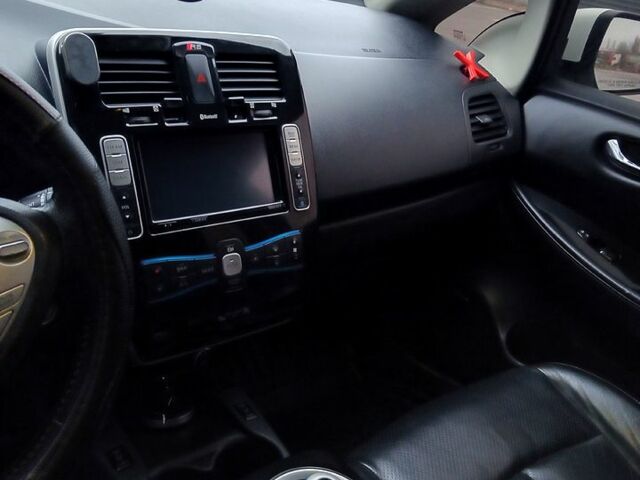 Ниссан Лиф, объемом двигателя 80 л и пробегом 137 тыс. км за 5700 $, фото 1 на Automoto.ua