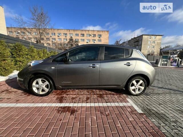 Ниссан Лиф, объемом двигателя 0 л и пробегом 66 тыс. км за 10000 $, фото 6 на Automoto.ua