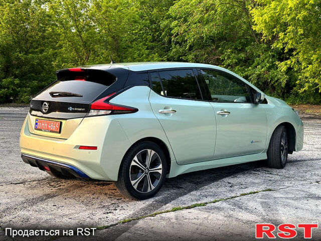 Ниссан Лиф, объемом двигателя 0.11 л и пробегом 136 тыс. км за 11800 $, фото 3 на Automoto.ua