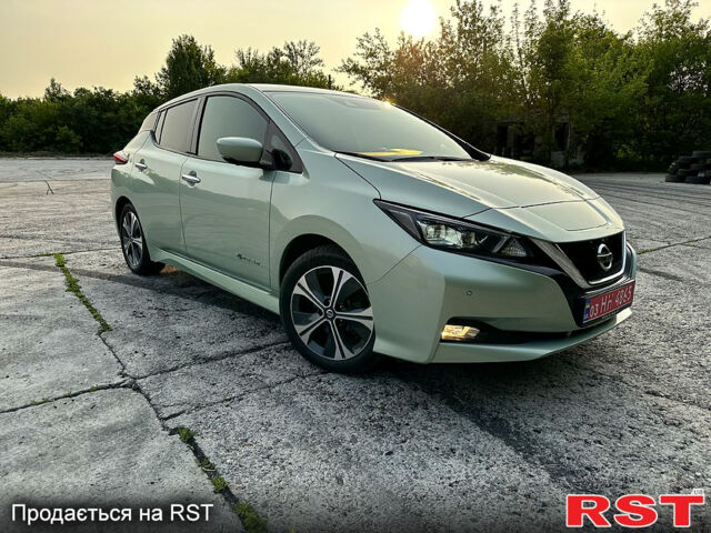 Ниссан Лиф, объемом двигателя 0.11 л и пробегом 136 тыс. км за 11800 $, фото 5 на Automoto.ua