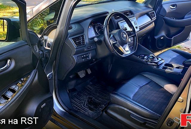 Ниссан Лиф, объемом двигателя 0.11 л и пробегом 103 тыс. км за 13300 $, фото 7 на Automoto.ua