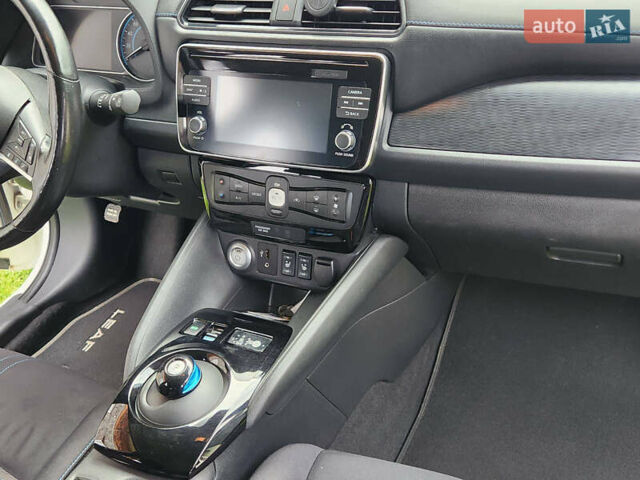 Ниссан Лиф, объемом двигателя 0 л и пробегом 92 тыс. км за 12900 $, фото 21 на Automoto.ua