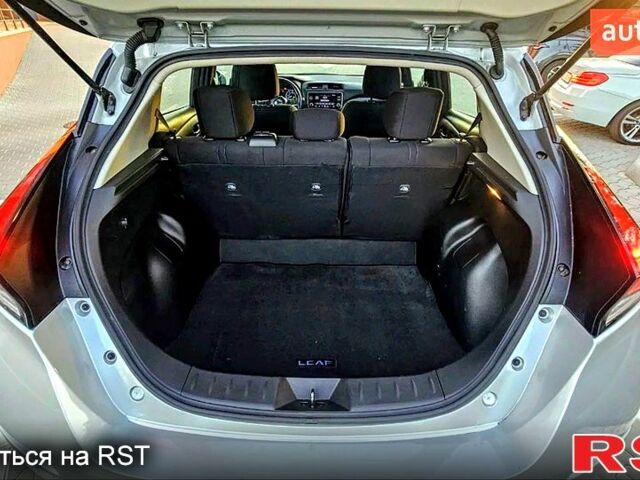 Ниссан Лиф, объемом двигателя 0.11 л и пробегом 98 тыс. км за 14000 $, фото 6 на Automoto.ua