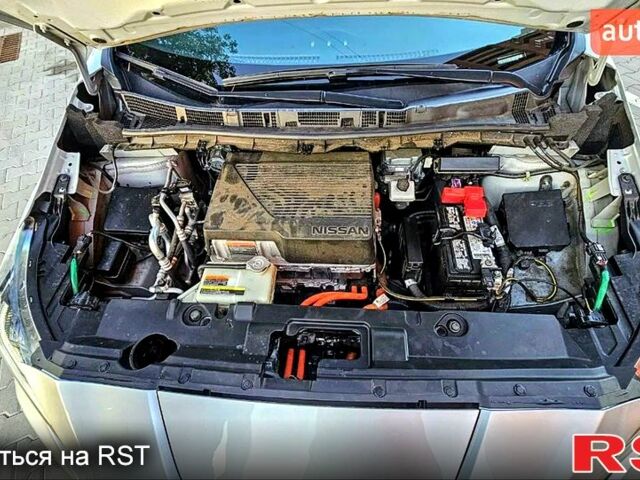 Ниссан Лиф, объемом двигателя 0.11 л и пробегом 98 тыс. км за 14000 $, фото 5 на Automoto.ua