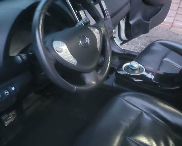 Желтый Ниссан Лиф, объемом двигателя 0 л и пробегом 135 тыс. км за 7200 $, фото 7 на Automoto.ua