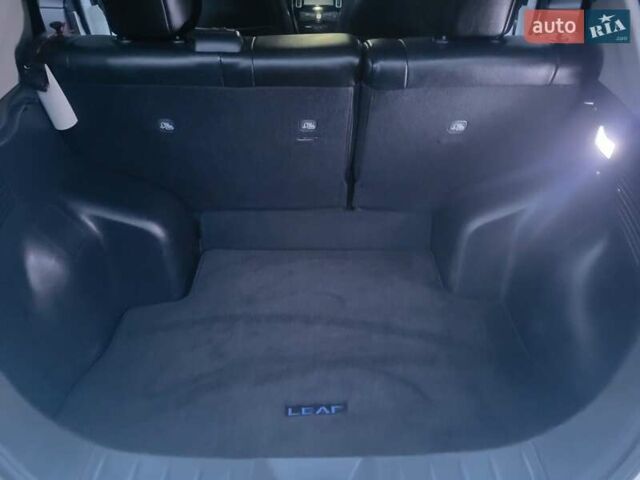 Желтый Ниссан Лиф, объемом двигателя 0 л и пробегом 135 тыс. км за 7200 $, фото 17 на Automoto.ua