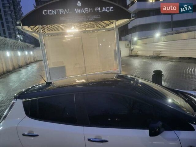 Желтый Ниссан Лиф, объемом двигателя 0 л и пробегом 135 тыс. км за 7200 $, фото 2 на Automoto.ua