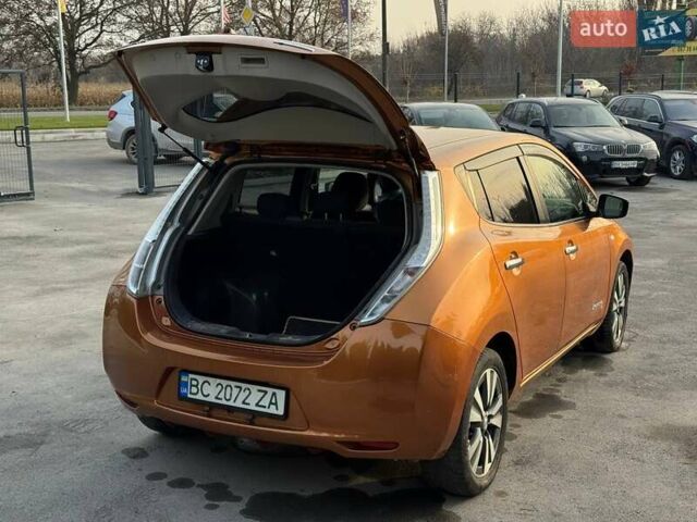 Желтый Ниссан Лиф, объемом двигателя 0 л и пробегом 182 тыс. км за 7000 $, фото 12 на Automoto.ua