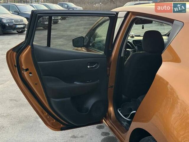 Желтый Ниссан Лиф, объемом двигателя 0 л и пробегом 182 тыс. км за 7000 $, фото 28 на Automoto.ua