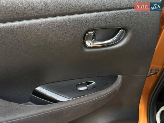 Желтый Ниссан Лиф, объемом двигателя 0 л и пробегом 182 тыс. км за 7000 $, фото 27 на Automoto.ua