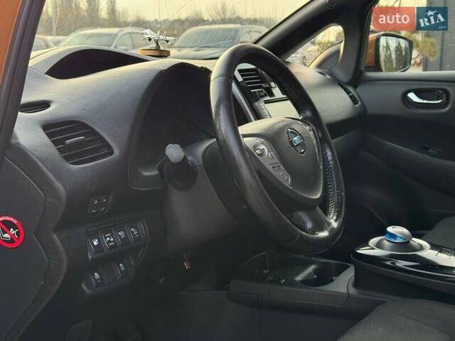 Желтый Ниссан Лиф, объемом двигателя 0 л и пробегом 182 тыс. км за 7000 $, фото 21 на Automoto.ua