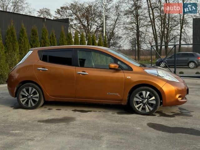 Желтый Ниссан Лиф, объемом двигателя 0 л и пробегом 182 тыс. км за 7000 $, фото 1 на Automoto.ua