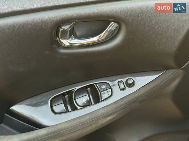 Желтый Ниссан Лиф, объемом двигателя 0 л и пробегом 182 тыс. км за 7000 $, фото 19 на Automoto.ua