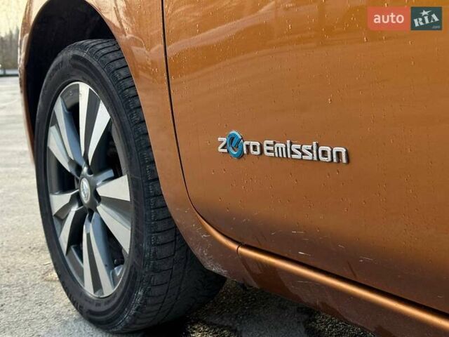 Желтый Ниссан Лиф, объемом двигателя 0 л и пробегом 182 тыс. км за 7000 $, фото 15 на Automoto.ua