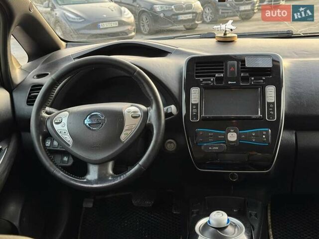 Желтый Ниссан Лиф, объемом двигателя 0 л и пробегом 182 тыс. км за 7000 $, фото 29 на Automoto.ua