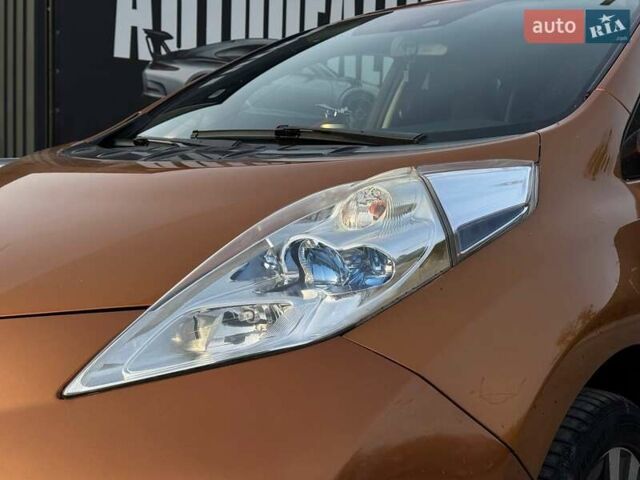 Желтый Ниссан Лиф, объемом двигателя 0 л и пробегом 182 тыс. км за 7000 $, фото 13 на Automoto.ua