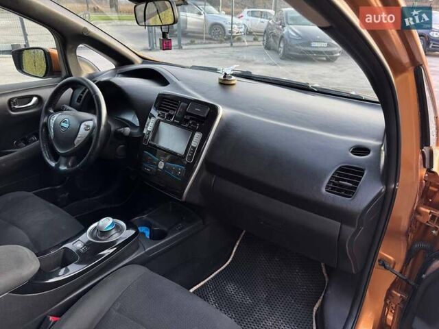 Желтый Ниссан Лиф, объемом двигателя 0 л и пробегом 182 тыс. км за 7000 $, фото 32 на Automoto.ua