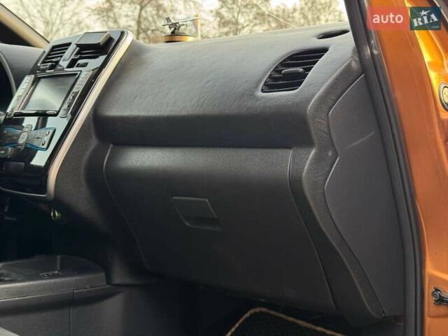 Желтый Ниссан Лиф, объемом двигателя 0 л и пробегом 182 тыс. км за 7000 $, фото 34 на Automoto.ua