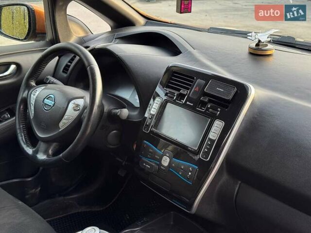 Желтый Ниссан Лиф, объемом двигателя 0 л и пробегом 182 тыс. км за 7000 $, фото 33 на Automoto.ua