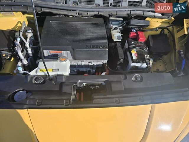 Жовтий Ніссан Ліф, об'ємом двигуна 0 л та пробігом 71 тис. км за 14900 $, фото 14 на Automoto.ua