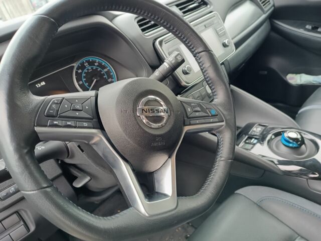 Серый Ниссан Лиф, объемом двигателя 0 л и пробегом 44 тыс. км за 16500 $, фото 4 на Automoto.ua