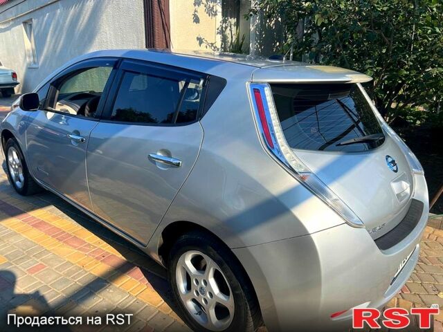 Серый Ниссан Лиф, объемом двигателя 0 л и пробегом 88 тыс. км за 5700 $, фото 3 на Automoto.ua