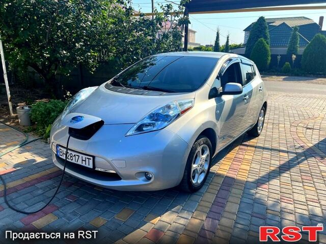 Серый Ниссан Лиф, объемом двигателя 0 л и пробегом 88 тыс. км за 5700 $, фото 2 на Automoto.ua