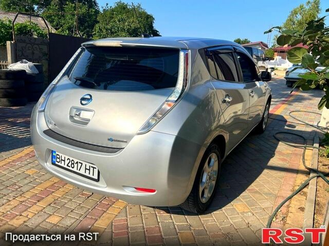 Серый Ниссан Лиф, объемом двигателя 0 л и пробегом 88 тыс. км за 5700 $, фото 1 на Automoto.ua