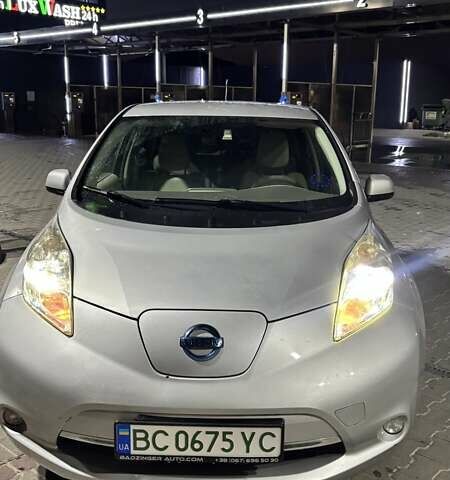 Серый Ниссан Лиф, объемом двигателя 0 л и пробегом 107 тыс. км за 4800 $, фото 2 на Automoto.ua