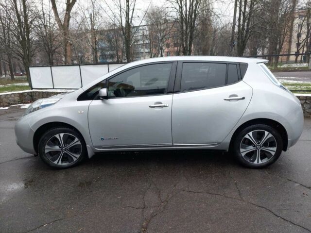 Сірий Ніссан Ліф, об'ємом двигуна 0 л та пробігом 77 тис. км за 4900 $, фото 4 на Automoto.ua
