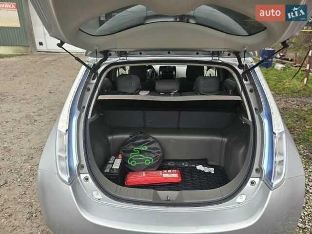 Серый Ниссан Лиф, объемом двигателя 0 л и пробегом 140 тыс. км за 4500 $, фото 9 на Automoto.ua