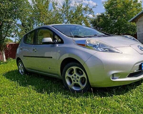 Серый Ниссан Лиф, объемом двигателя 0 л и пробегом 98 тыс. км за 5150 $, фото 10 на Automoto.ua