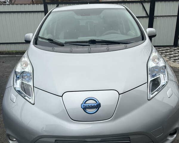 Серый Ниссан Лиф, объемом двигателя 0 л и пробегом 170 тыс. км за 5300 $, фото 1 на Automoto.ua