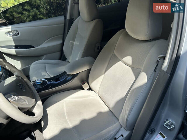 Сірий Ніссан Ліф, об'ємом двигуна 0 л та пробігом 115 тис. км за 5200 $, фото 16 на Automoto.ua