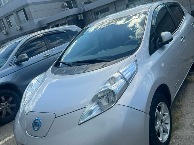 Серый Ниссан Лиф, объемом двигателя 1.6 л и пробегом 107 тыс. км за 5600 $, фото 12 на Automoto.ua