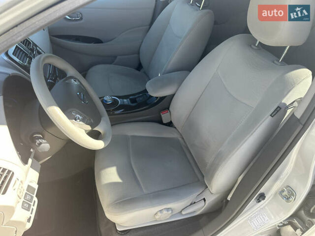 Сірий Ніссан Ліф, об'ємом двигуна 0 л та пробігом 132 тис. км за 5500 $, фото 22 на Automoto.ua