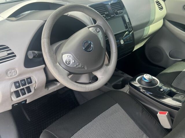 Серый Ниссан Лиф, объемом двигателя 1.6 л и пробегом 107 тыс. км за 5600 $, фото 1 на Automoto.ua