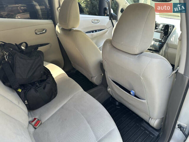 Сірий Ніссан Ліф, об'ємом двигуна 0 л та пробігом 115 тис. км за 5200 $, фото 11 на Automoto.ua