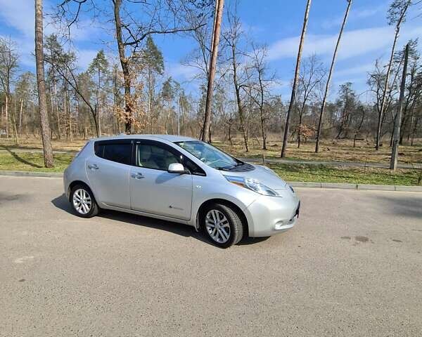 Серый Ниссан Лиф, объемом двигателя 0 л и пробегом 170 тыс. км за 8000 $, фото 2 на Automoto.ua