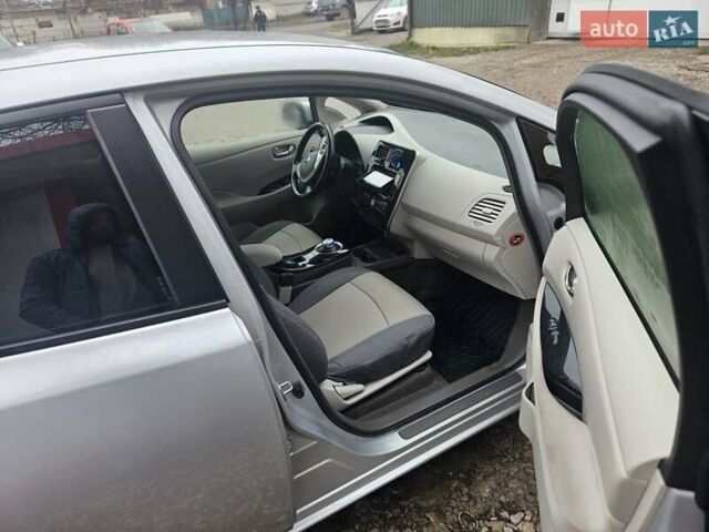 Серый Ниссан Лиф, объемом двигателя 0 л и пробегом 140 тыс. км за 4500 $, фото 21 на Automoto.ua