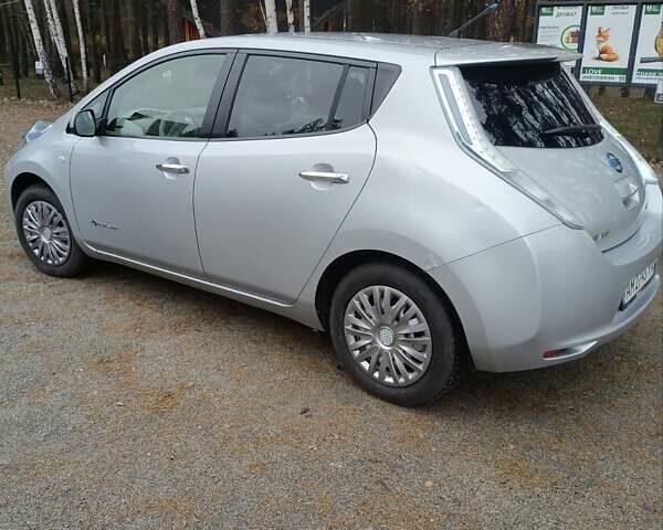 Серый Ниссан Лиф, объемом двигателя 0 л и пробегом 118 тыс. км за 5000 $, фото 2 на Automoto.ua