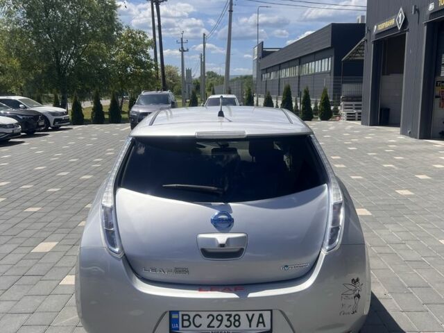 Серый Ниссан Лиф, объемом двигателя 0 л и пробегом 86 тыс. км за 5300 $, фото 5 на Automoto.ua