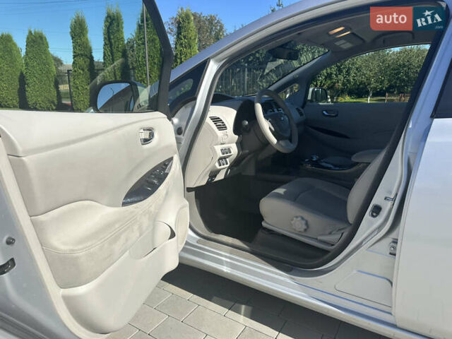 Сірий Ніссан Ліф, об'ємом двигуна 0 л та пробігом 132 тис. км за 5500 $, фото 17 на Automoto.ua