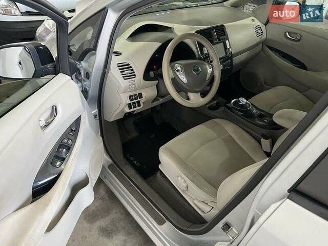 Серый Ниссан Лиф, объемом двигателя 0 л и пробегом 144 тыс. км за 3950 $, фото 2 на Automoto.ua