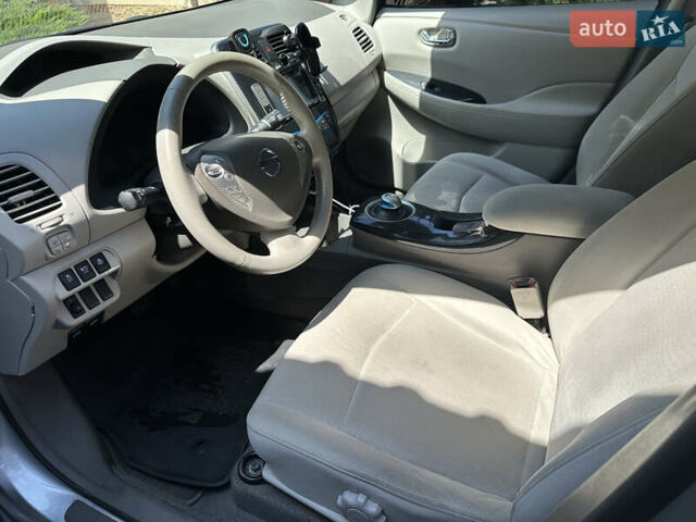 Сірий Ніссан Ліф, об'ємом двигуна 0 л та пробігом 115 тис. км за 5200 $, фото 15 на Automoto.ua