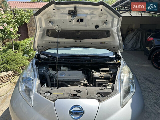 Сірий Ніссан Ліф, об'ємом двигуна 0 л та пробігом 115 тис. км за 5200 $, фото 28 на Automoto.ua